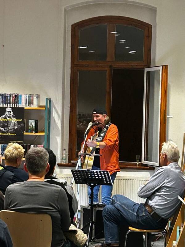 Andreas Schirneck an Gitarre