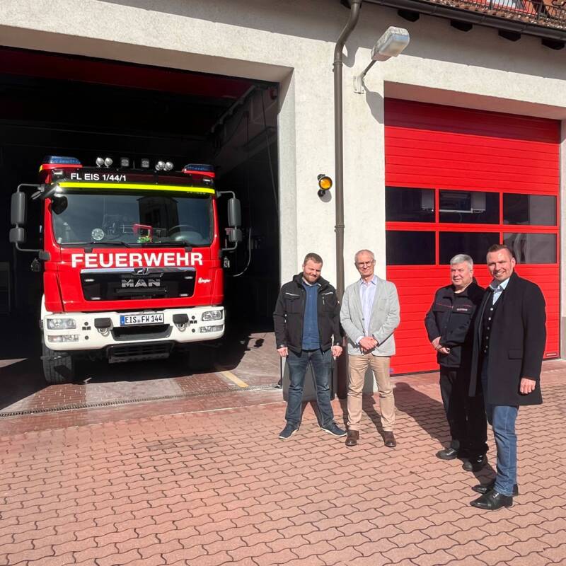 Ordnungsamtsleiter Marcus Rosenkranz, Bauamtsleiter Frank Herzig, Stadtbrandmeister Ronny Keutsch und Bürgermeister Michael Kieslich (v.L.n.R.) an der Feuerwache.