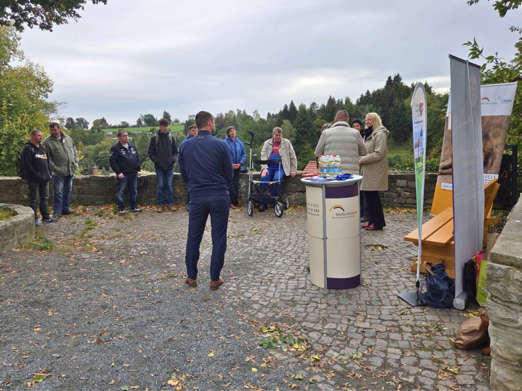 Einweihung der ersten Plauderbank im Saale-Holzland-Kreis