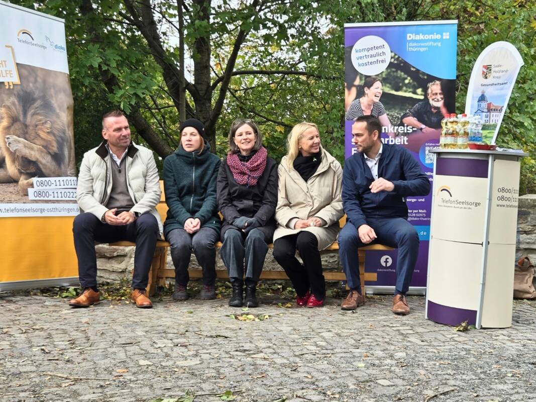 Einweihung der ersten Plauderbank im Saale-Holzland-Kreis