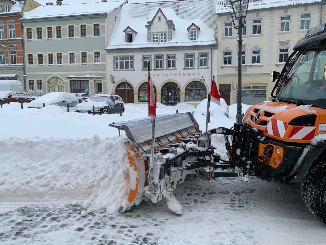 Winterdienstfahrzeug des Bauhofs