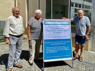 Verkehrsteilnehmerschulung des Seniorenbeirates: Dipl.- Päd. Klaus Burkhardt, Christa Lindner und Joachim Paris begrüßen die Teilnehmer zur Veranstaltung
