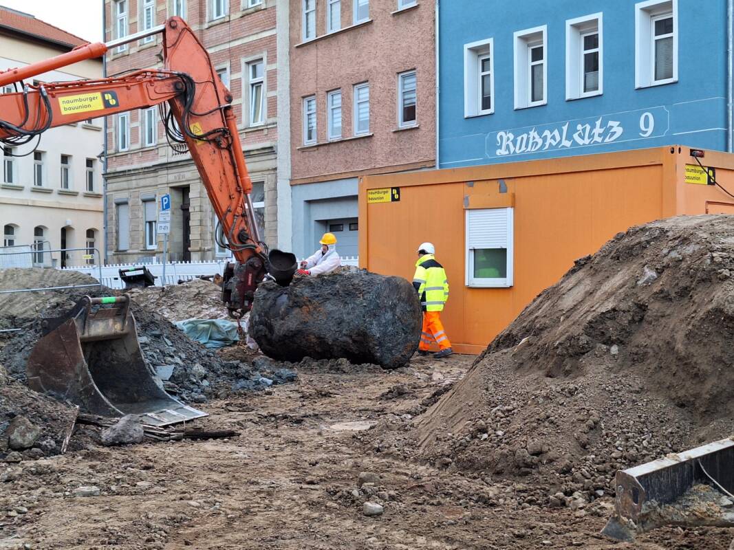 Der ausgehobene Tank am Roßplatz