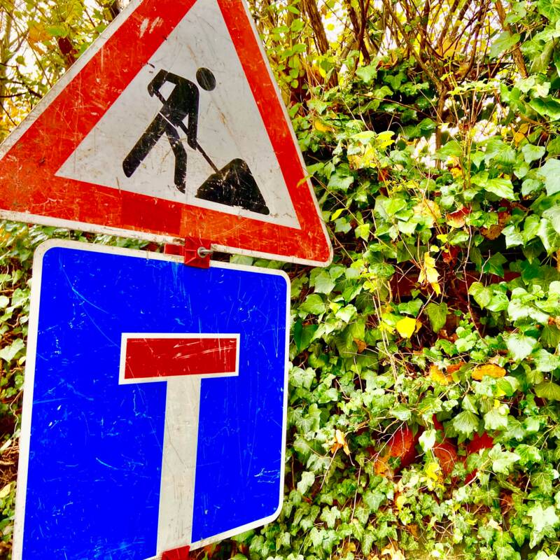 Symbolbild Baustelle und Sackgasse