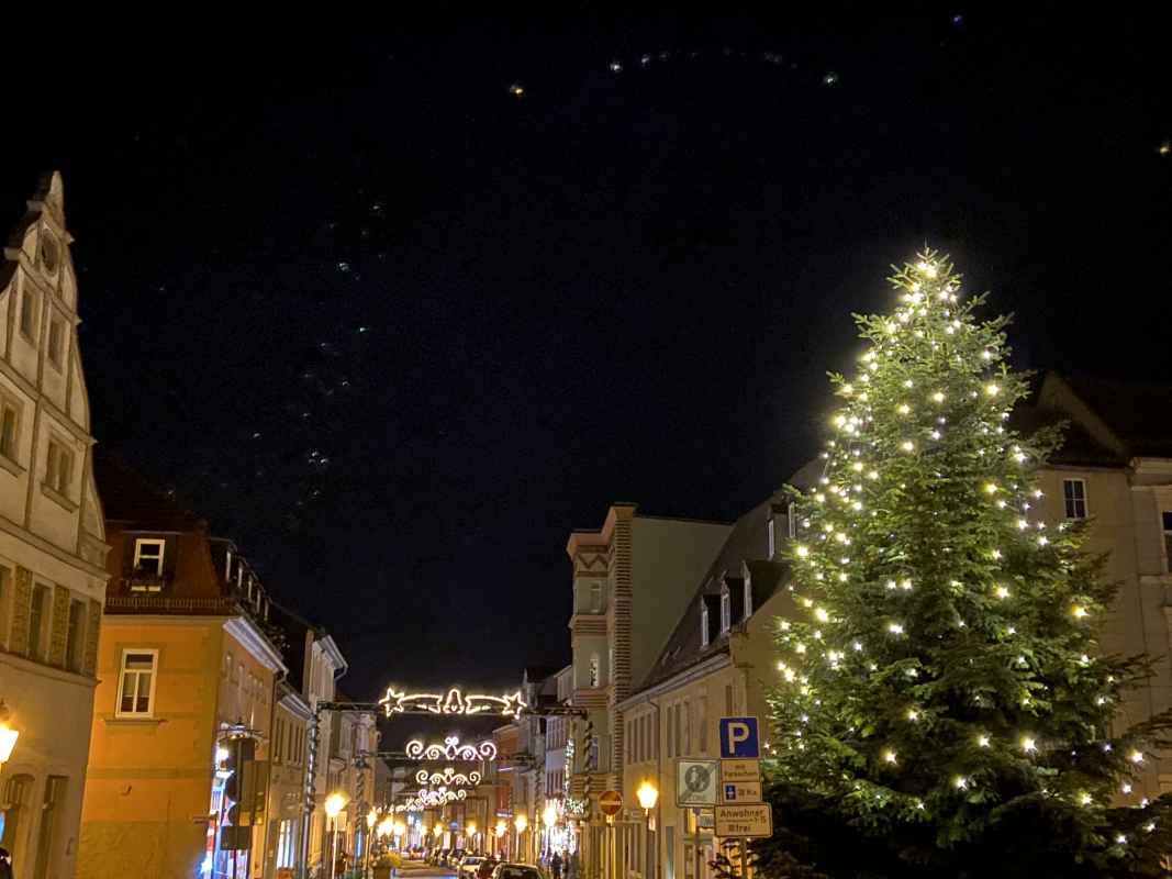 Weihnachtsbaum dem Markt mit Blickrichtung auf den Steinweg