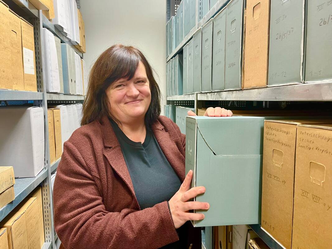 Archivleiterin Nadine Fellmnuth