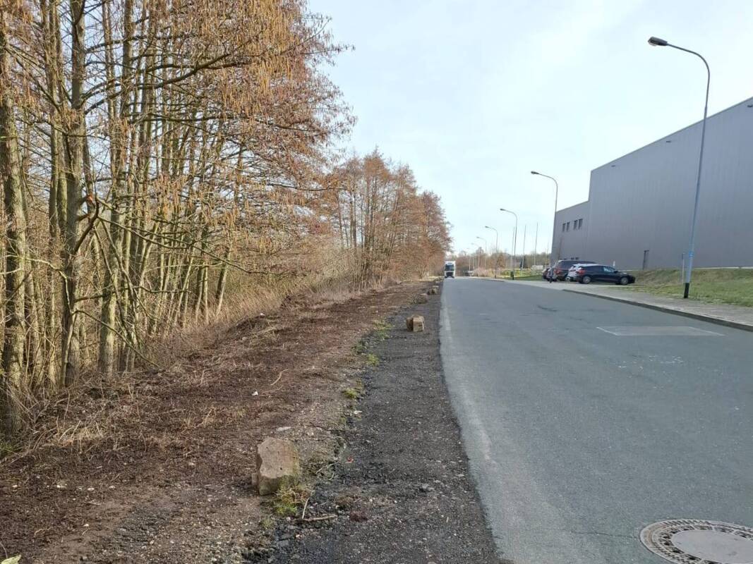 Wiederhergestellte Bankette im Gewerbegebiet "In der Wiesen"