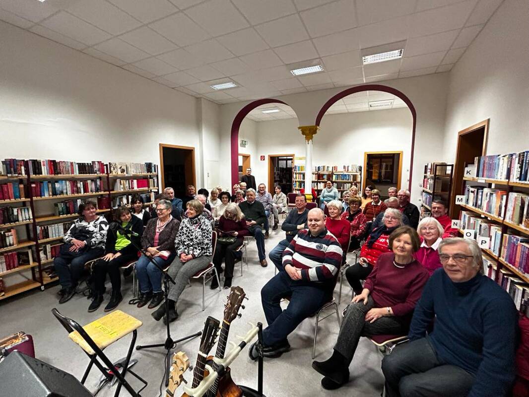 Impression der Veranstaltung mit Biber Herrmann in der Eisenberger Stadtbibliothek