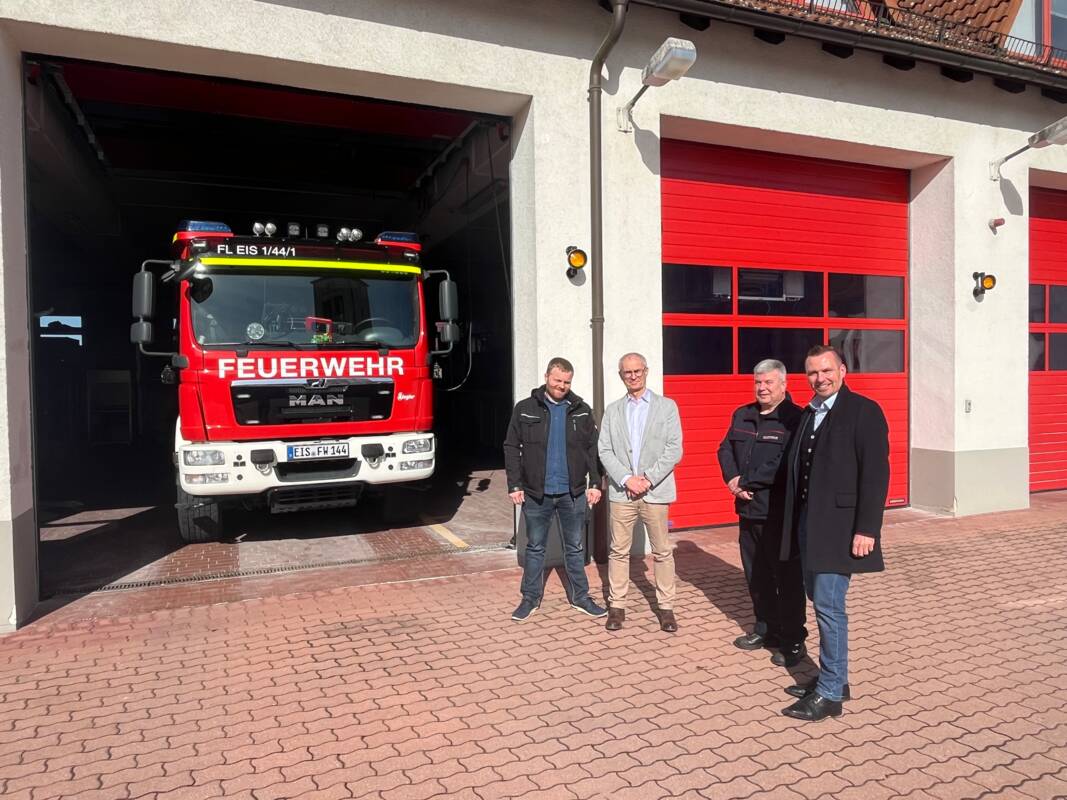 Ordnungsamtsleiter Marcus Rosenkranz, Bauamtsleiter Frank Herzig, Stadtbrandmeister Ronny Keutsch und Bürgermeister Michael Kieslich (v.L.n.R.) an der Feuerwache.