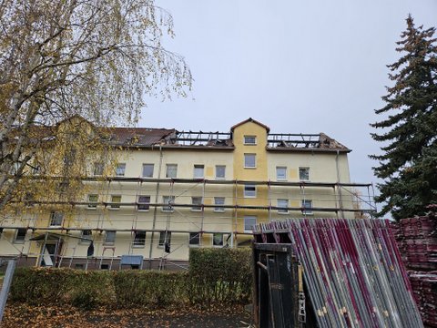 Das vom Großbrand beschädigte Gebäude in den Zeilbäumen